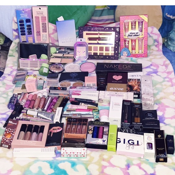 Absolutely Perfect Makeup Bundle - Picture 2 of 11